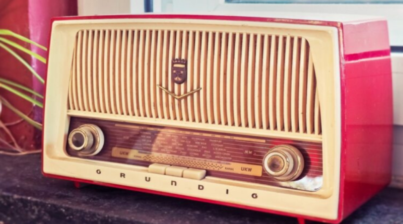 “O rádio não morreu”: audiência aumenta e web reforça potência